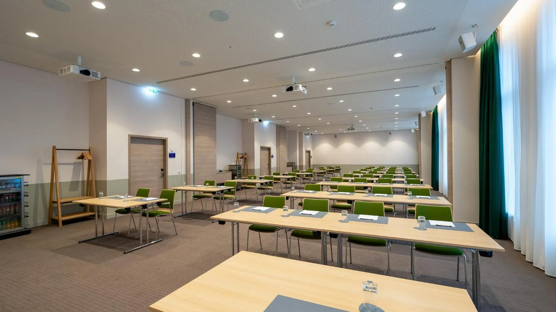 Intercityhotel Heidelberg 4*,